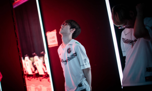 己的竞争优 己的竞争优