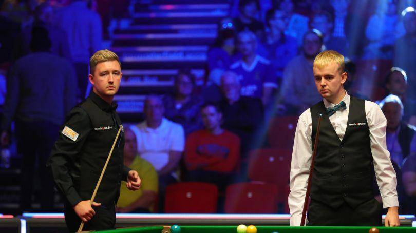 示了足球比 示了足球比