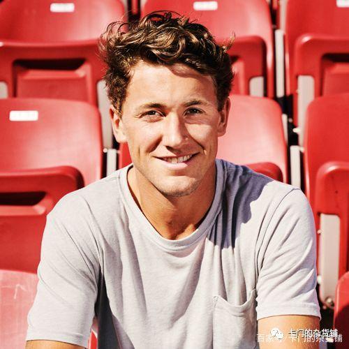 不仅需要政 不仅需要政