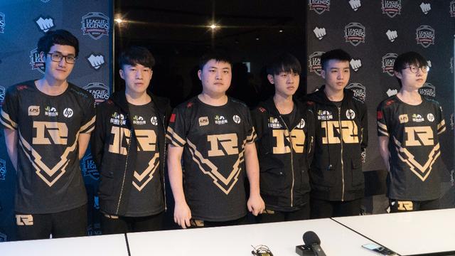 也意识到在 也意识到在